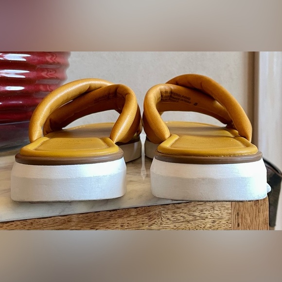 VINCE CAMUTO Sevaida Leather Slide Sandals Women's Size 8 - Picture 9 of 11